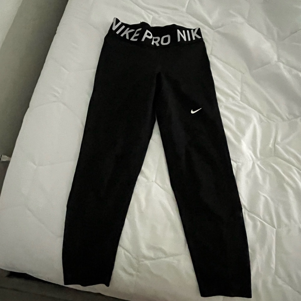Nike Pro Capri leggings, size medium